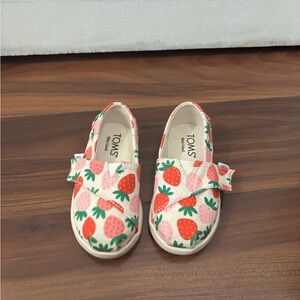 TOMS Kids Strawberry Print Shoes - Pink and Green